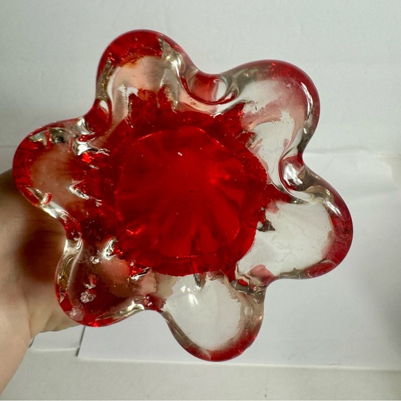 Tall thin glass wide petal-footed vase. Approx. 11”H. - Picture 4 of 10